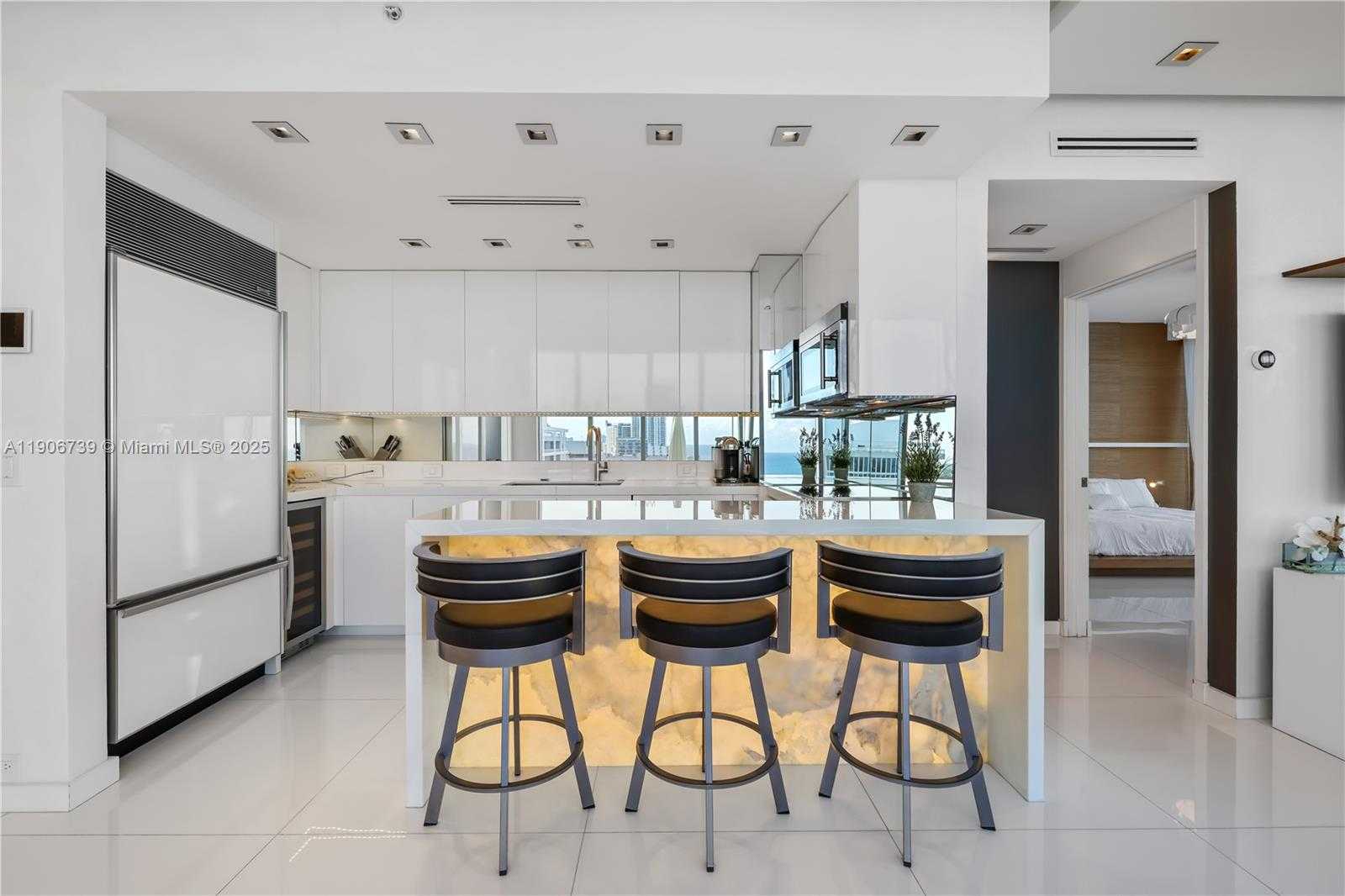 Small Image of 6899 COLLINS AVE #2208, Miami Beach Number 11