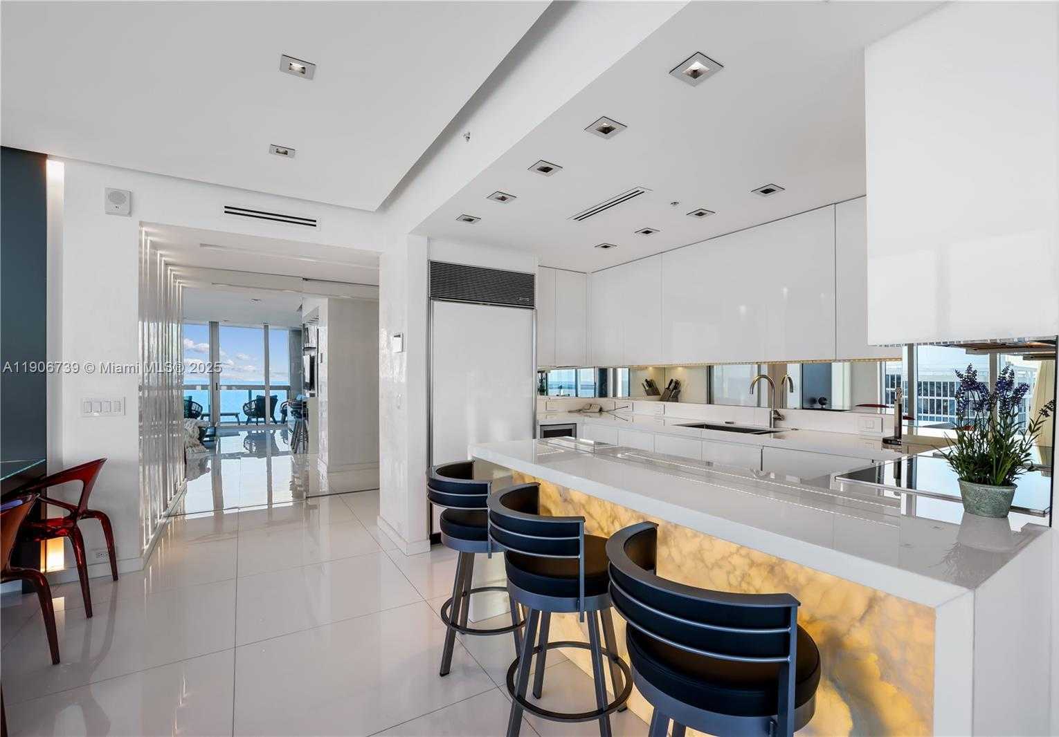 Small Image of 6899 COLLINS AVE #2208, Miami Beach Number 12