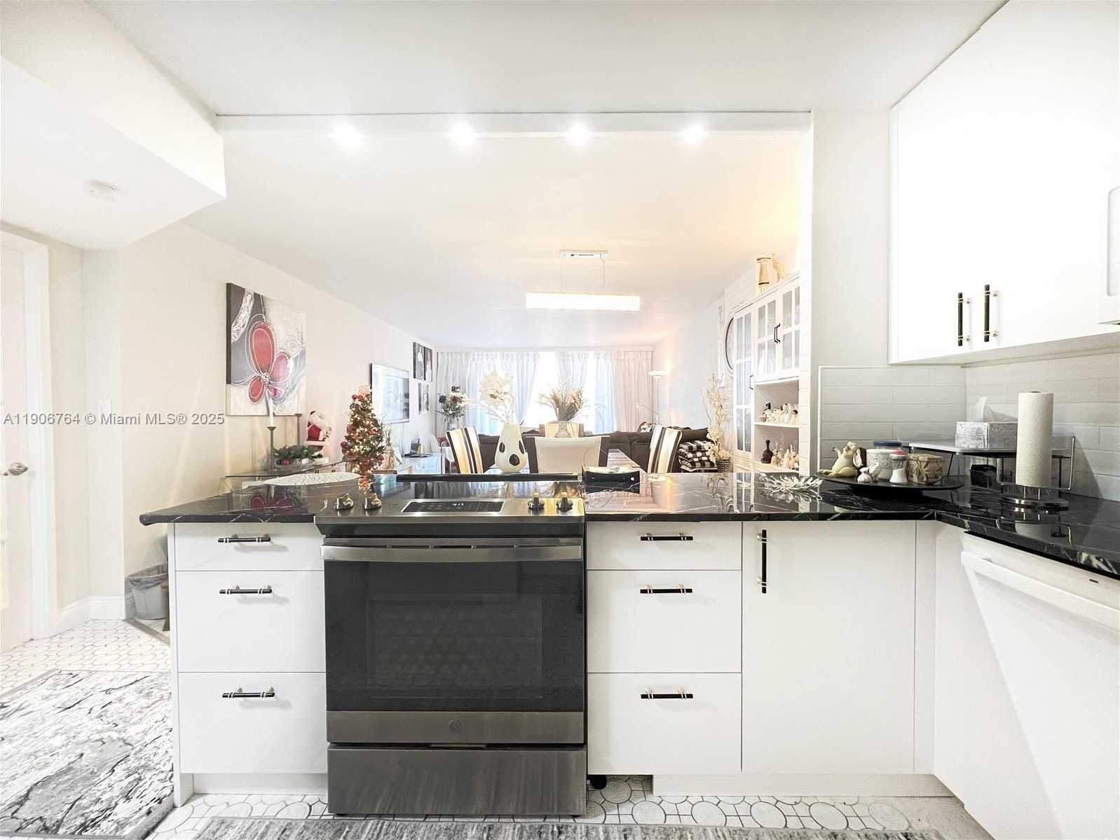 Small Image of 2801 NORTH EAST 183RD ST #1108W, Aventura Number 3