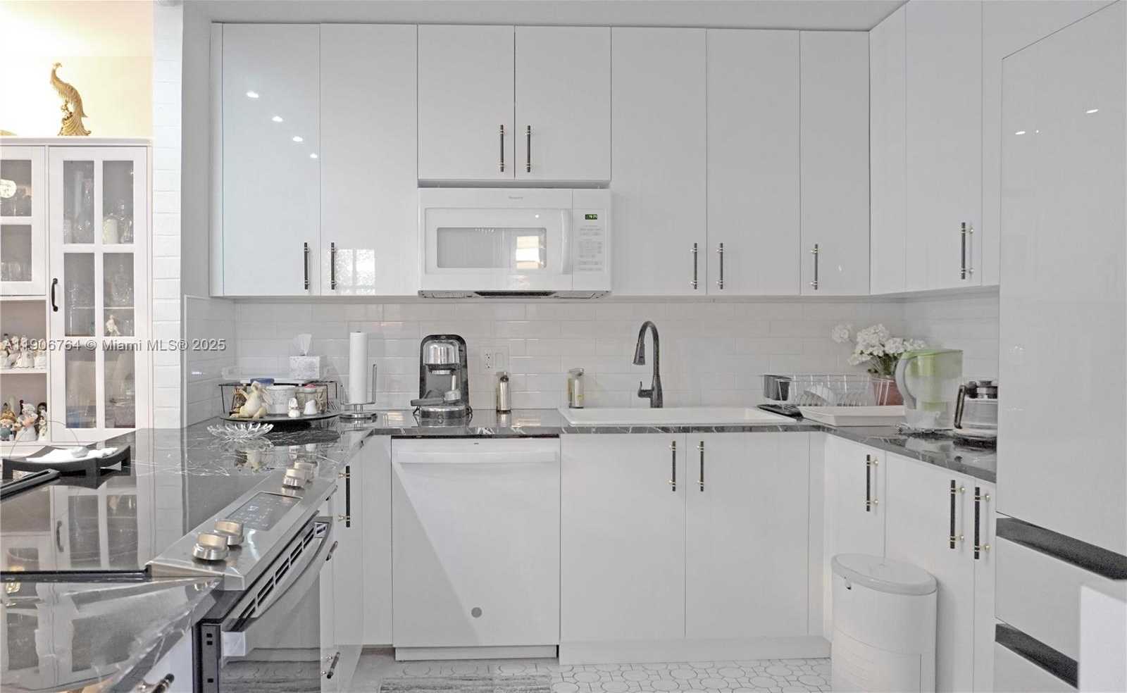 Small Image of 2801 NORTH EAST 183RD ST #1108W, Aventura Number 6