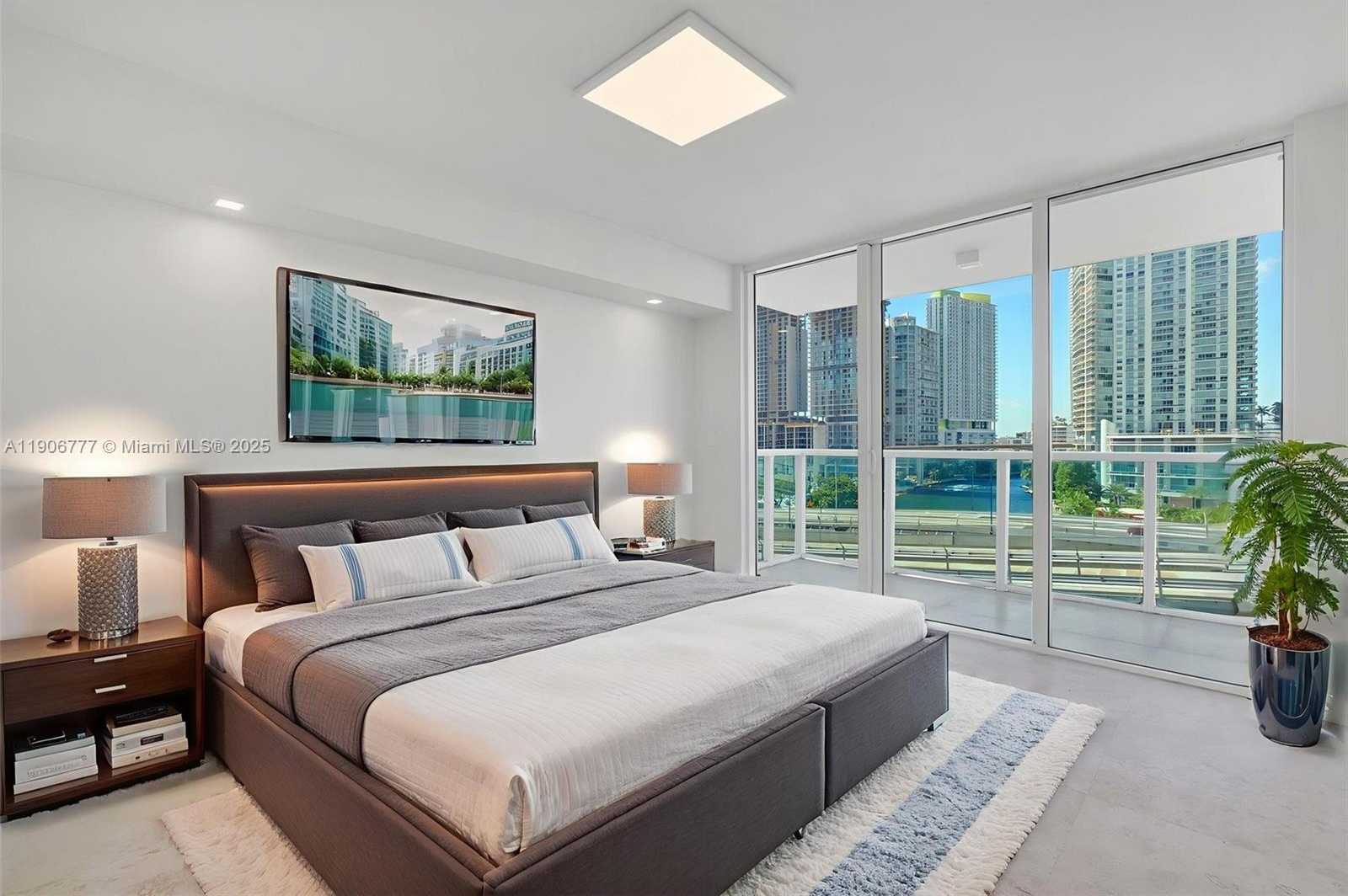 Small Image of 31 SOUTH EAST 5TH ST #901, Miami Number 11