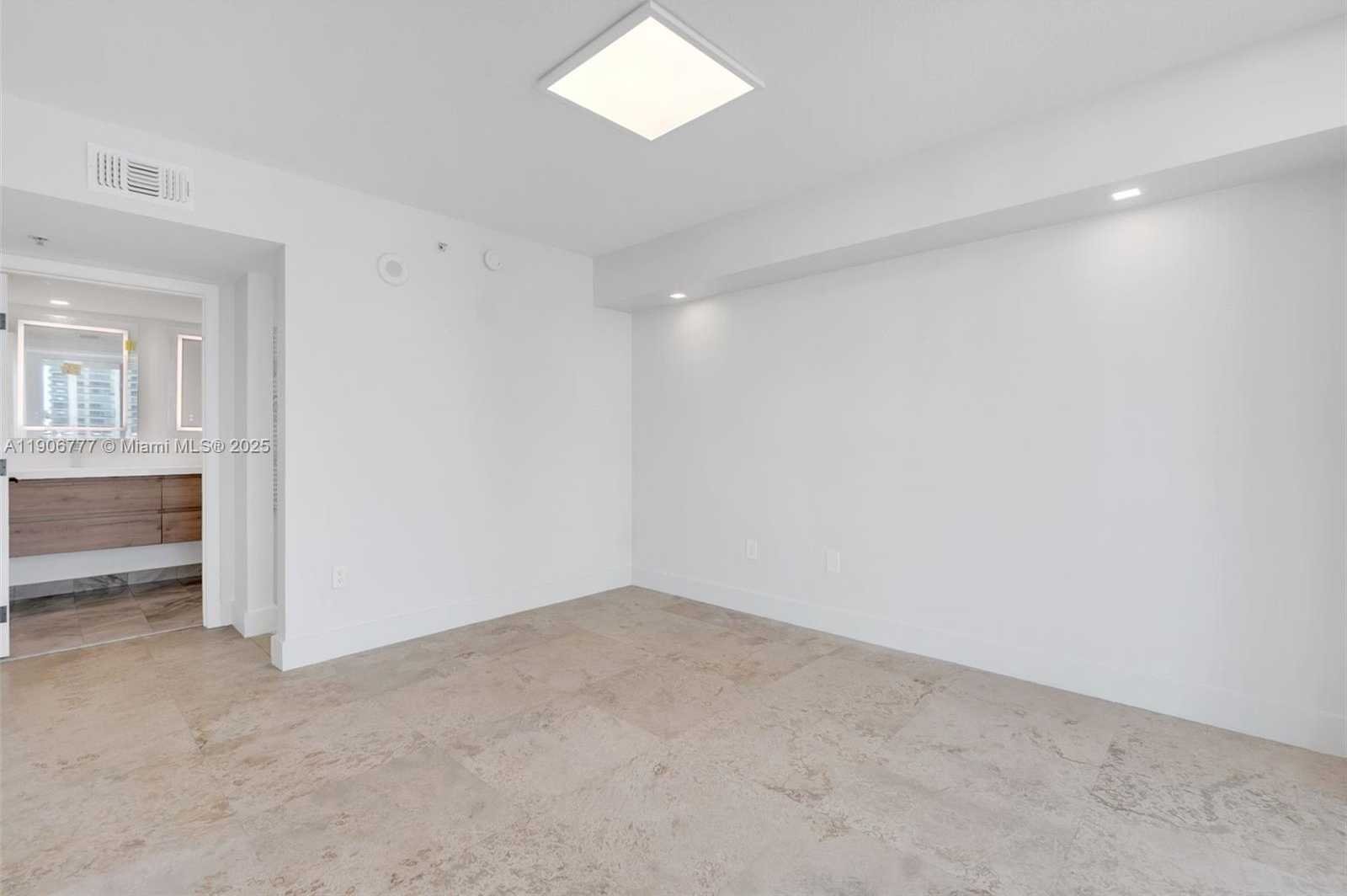 Small Image of 31 SOUTH EAST 5TH ST #901, Miami Number 16