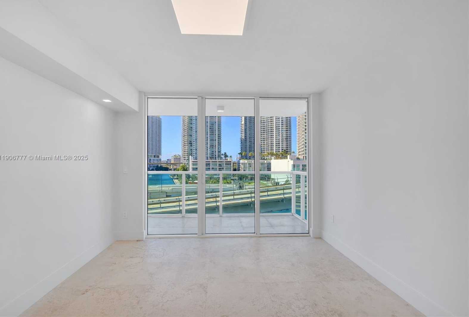 Small Image of 31 SOUTH EAST 5TH ST #901, Miami Number 17