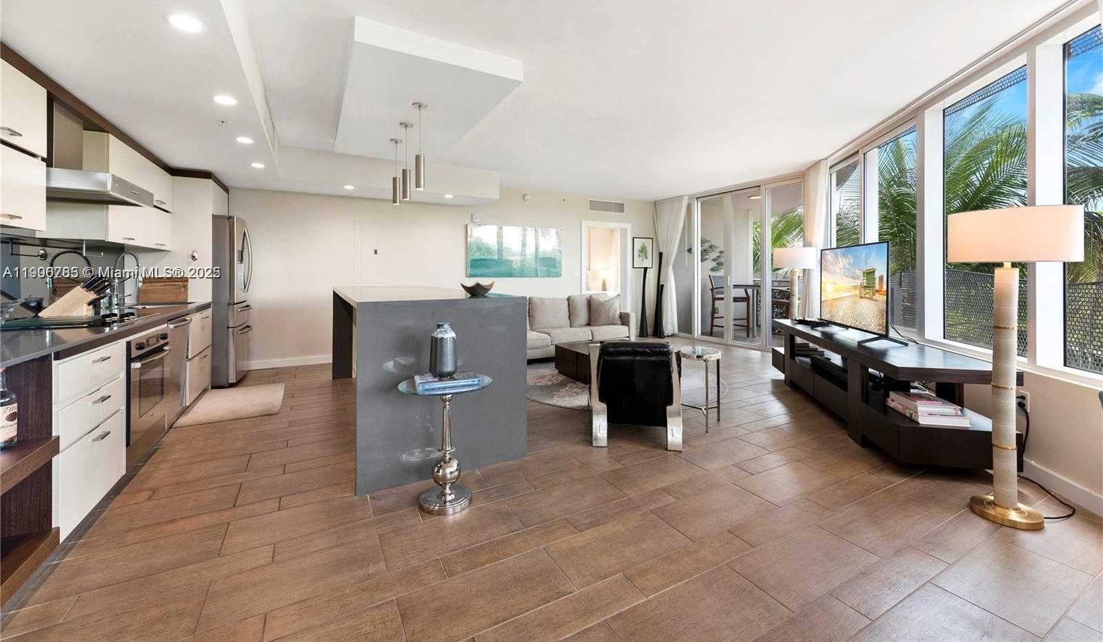 Small Image of 2155 WASHINGTON CT #309, Miami Beach Number 11