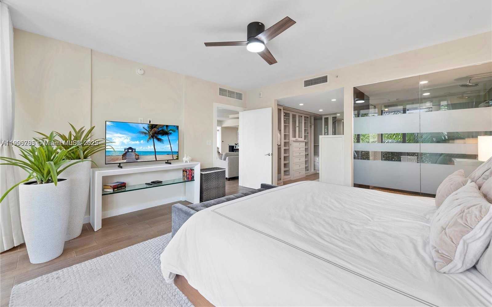 Small Image of 2155 WASHINGTON CT #309, Miami Beach Number 13