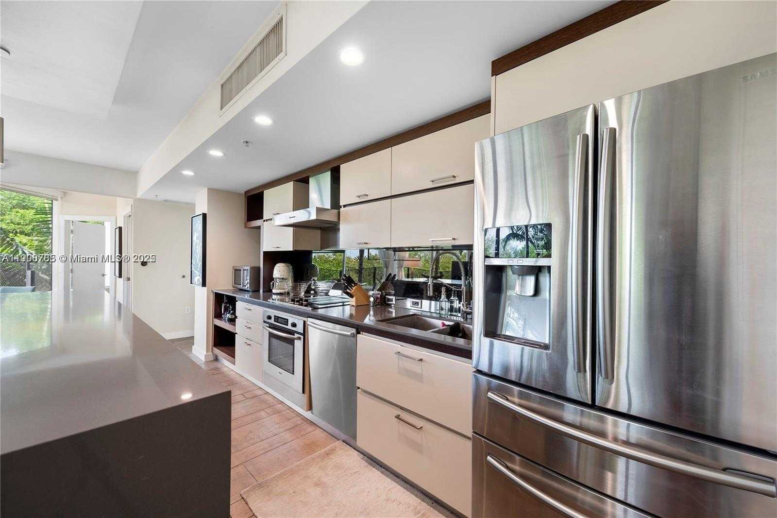 Small Image of 2155 WASHINGTON CT #309, Miami Beach Number 7