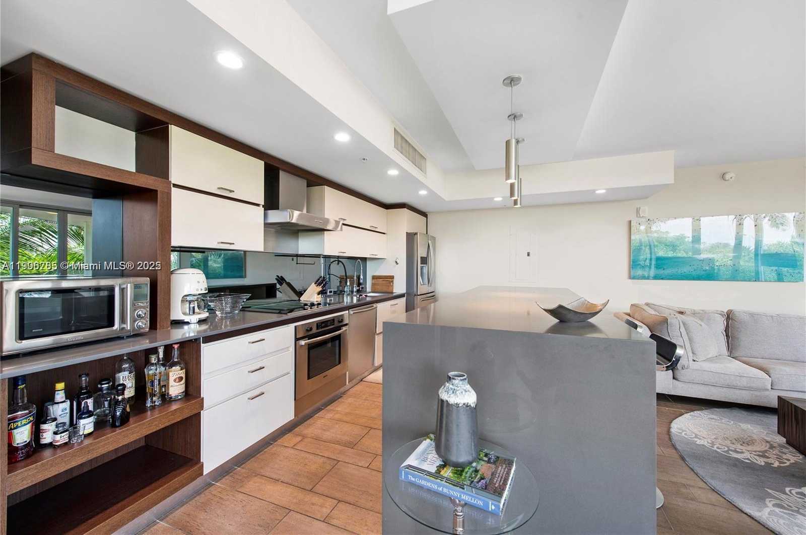 Small Image of 2155 WASHINGTON CT #309, Miami Beach Number 8