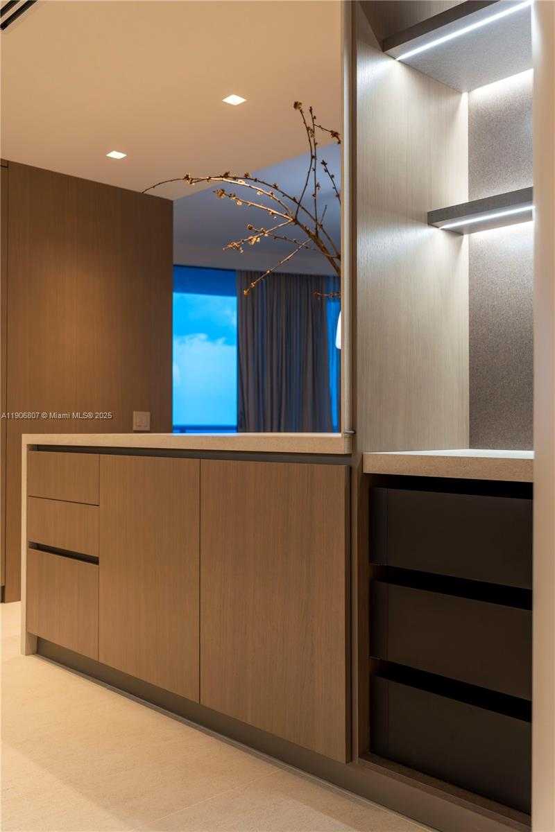 Small Image of 5959 COLLINS AVE #907, Miami Beach Number 10