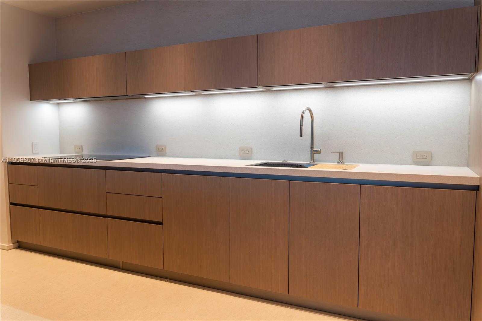 Small Image of 5959 COLLINS AVE #907, Miami Beach Number 11