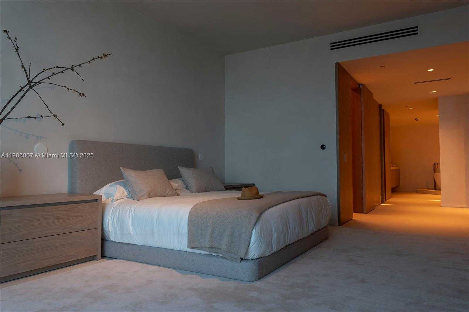 Small Image of 5959 COLLINS AVE #907, Miami Beach Number 19