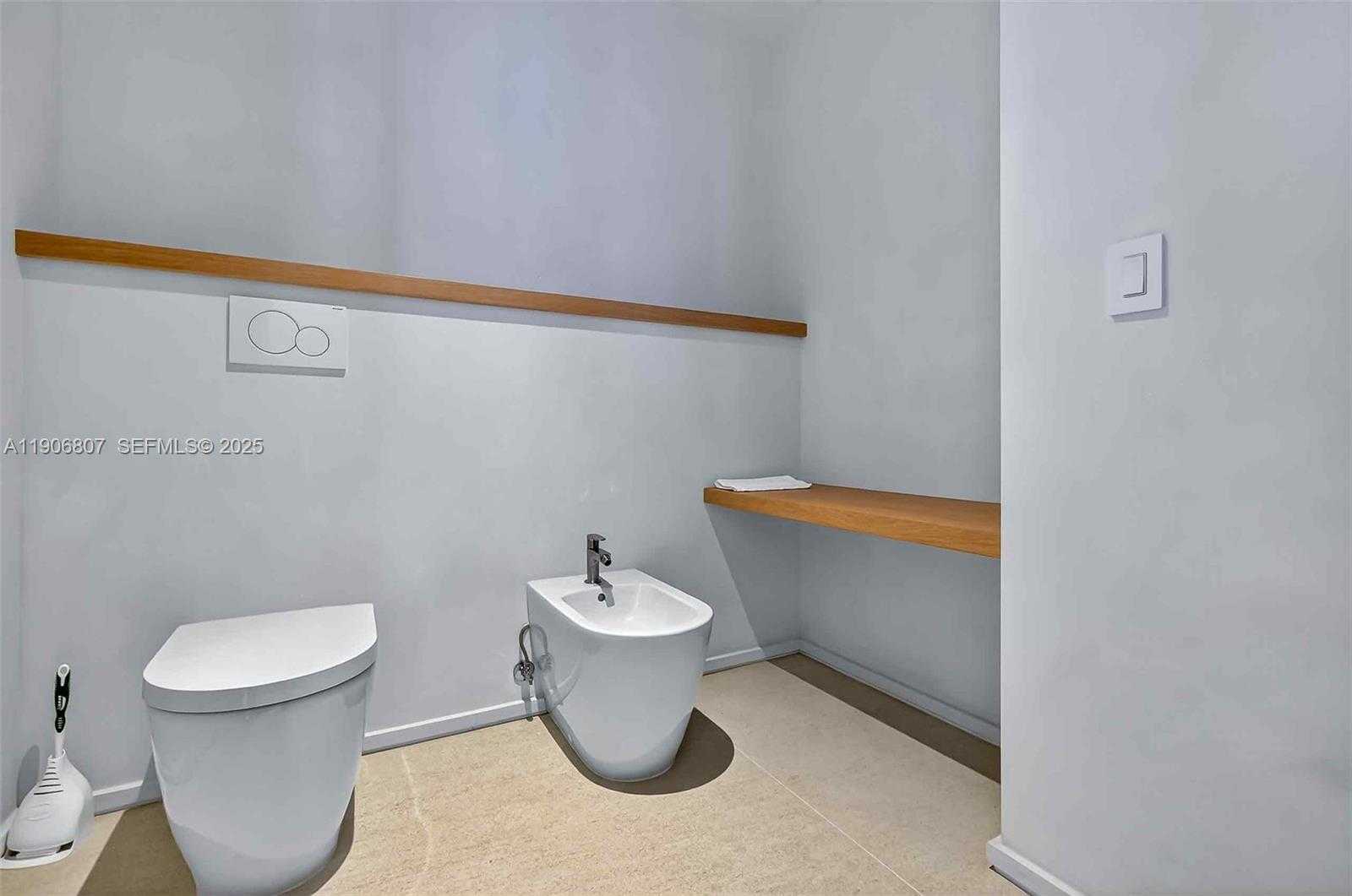 Small Image of 5959 COLLINS AVE #907, Miami Beach Number 35