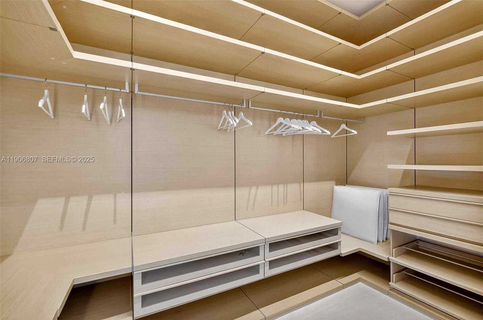 Small Image of 5959 COLLINS AVE #907, Miami Beach Number 37