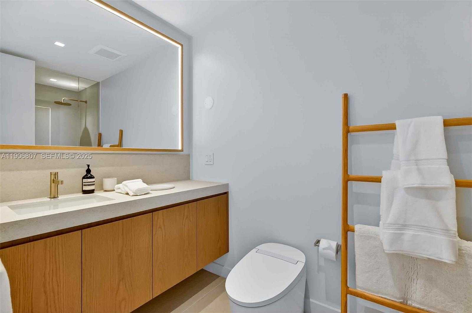 Small Image of 5959 COLLINS AVE #907, Miami Beach Number 46