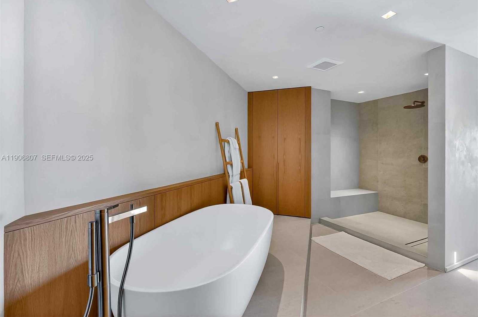 Small Image of 5959 COLLINS AVE #907, Miami Beach Number 89