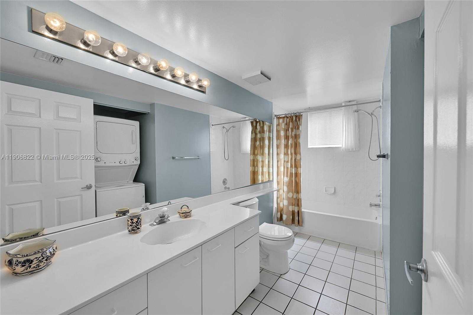 Small Image of 18260 NORTH BAY RD #420, Sunny Isles Beach Number 16