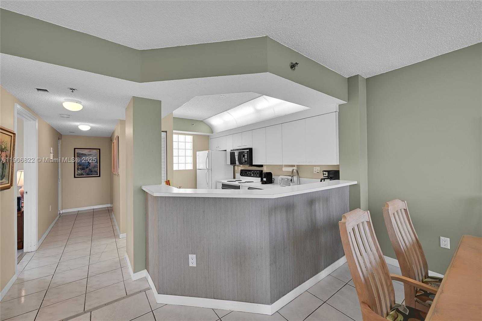 Small Image of 18260 NORTH BAY RD #420, Sunny Isles Beach Number 7