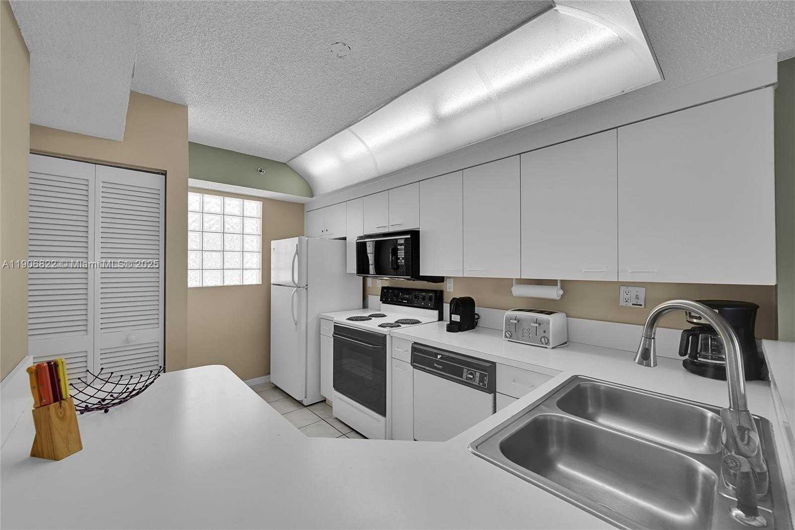 Small Image of 18260 NORTH BAY RD #420, Sunny Isles Beach Number 8