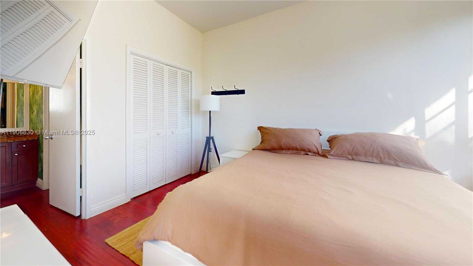 Small Image of 500 THREE ISLANDS BLVD #L 25, Hallandale Beach Number 20