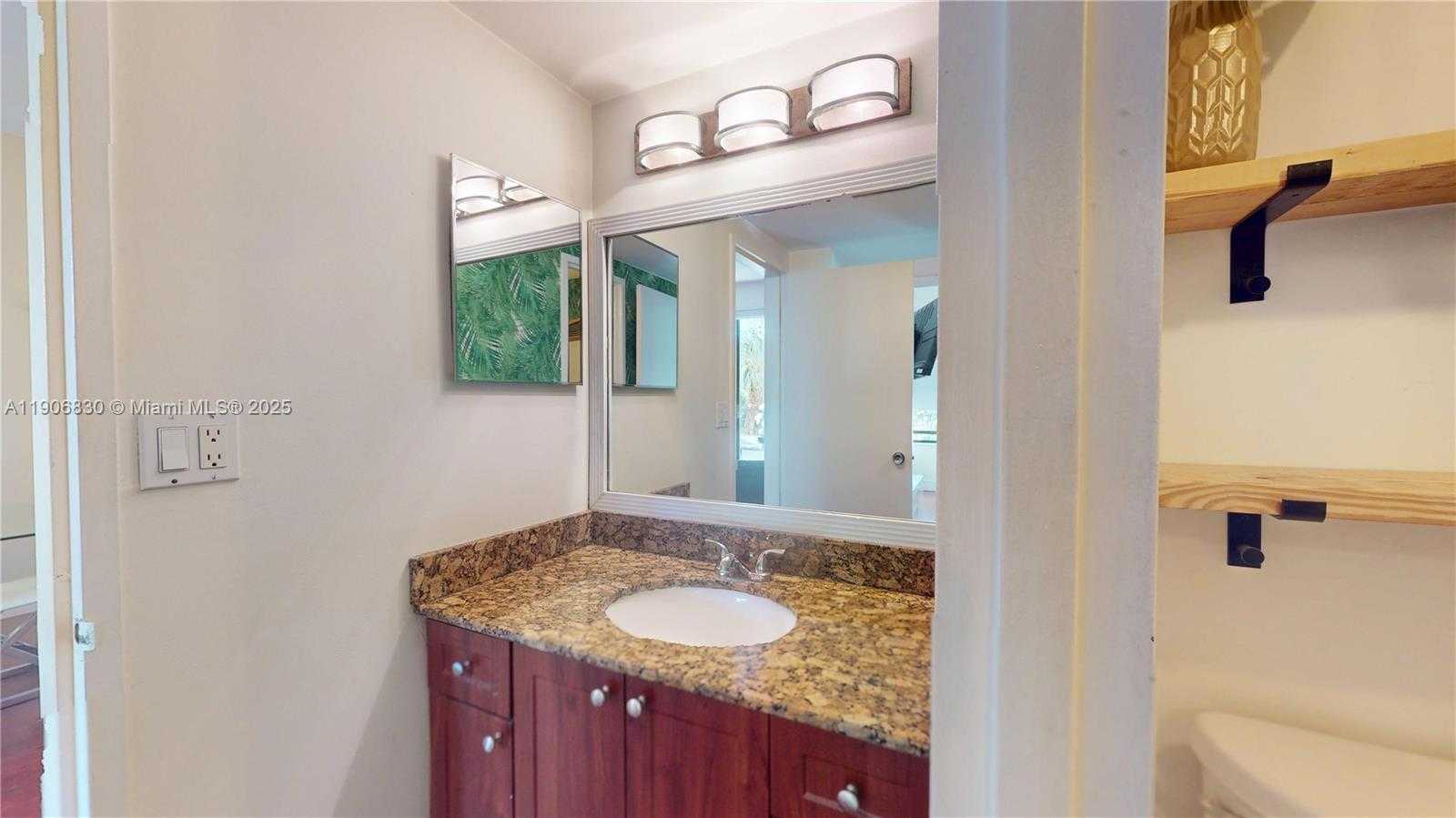 Small Image of 500 THREE ISLANDS BLVD #L 25, Hallandale Beach Number 21