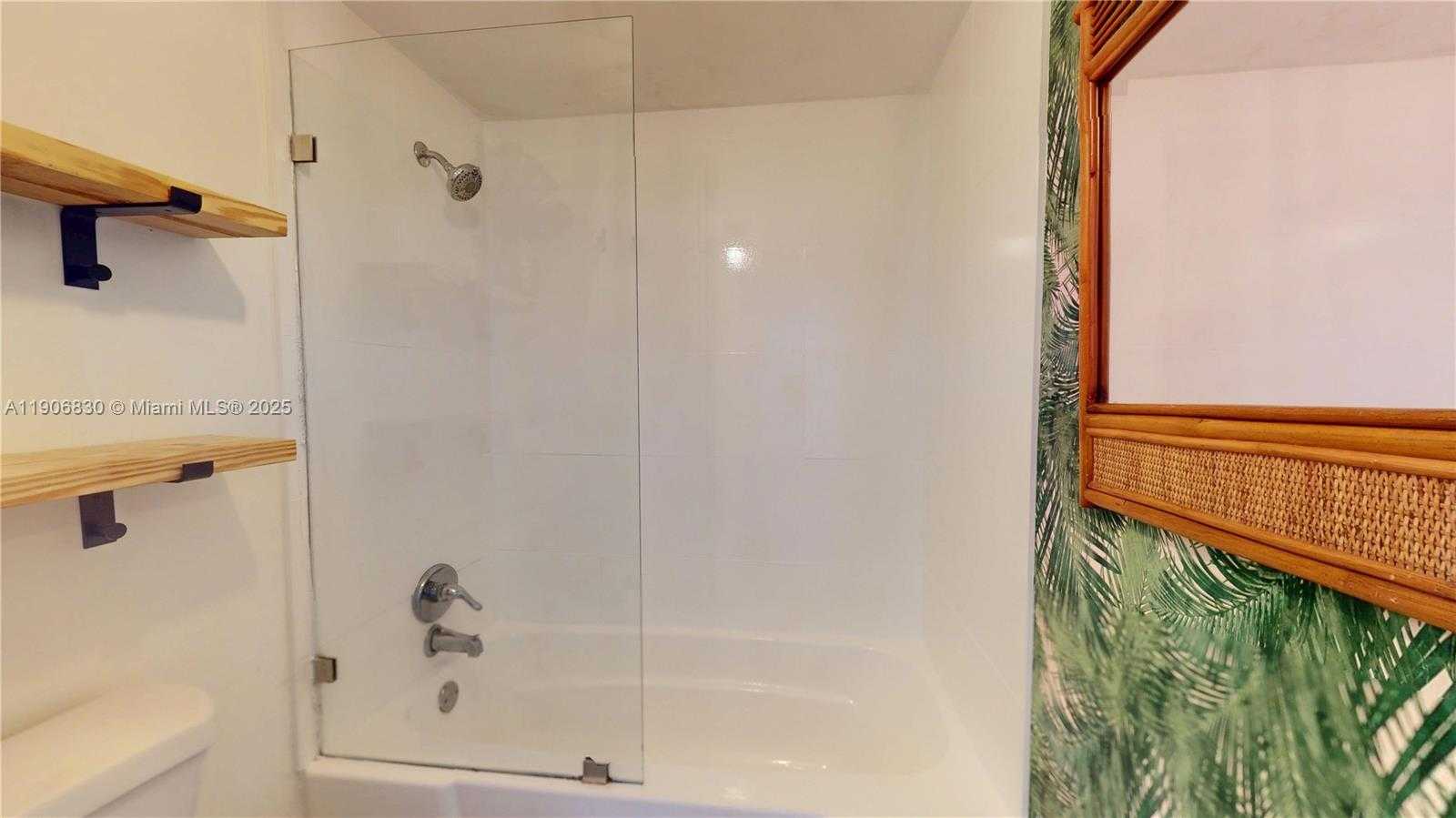 Small Image of 500 THREE ISLANDS BLVD #L 25, Hallandale Beach Number 24