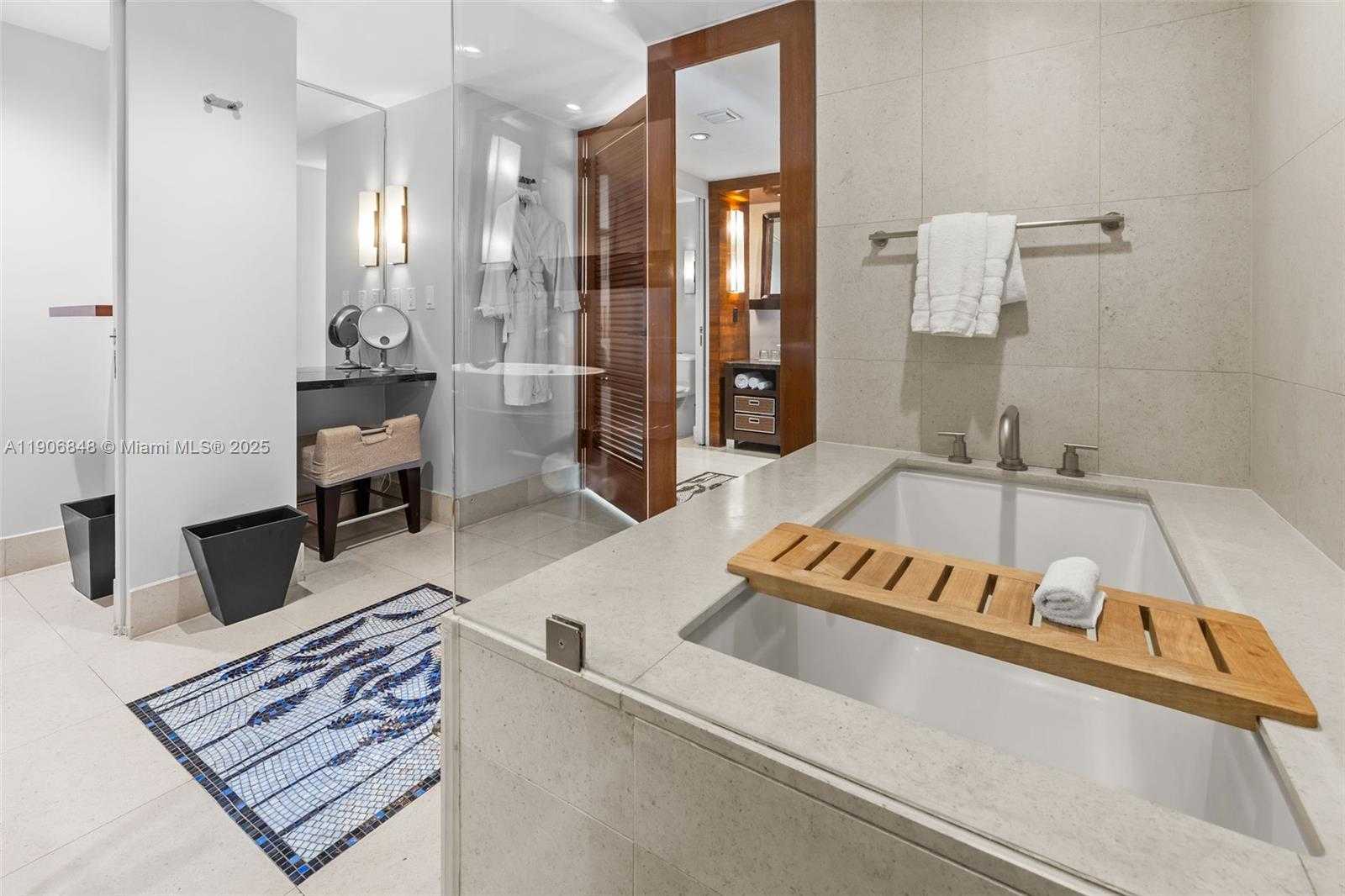 Small Image of 6801 COLLINS AVE #1018 (1007), Miami Beach Number 13