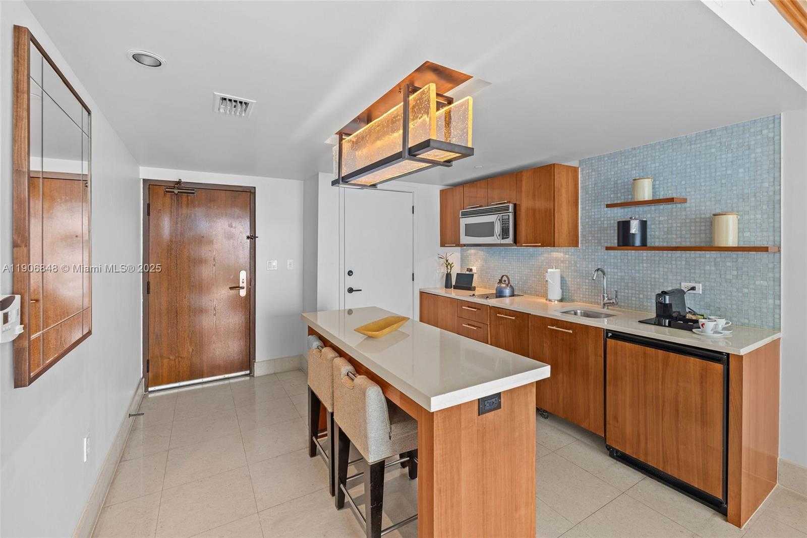 Small Image of 6801 COLLINS AVE #1018 (1007), Miami Beach Number 7