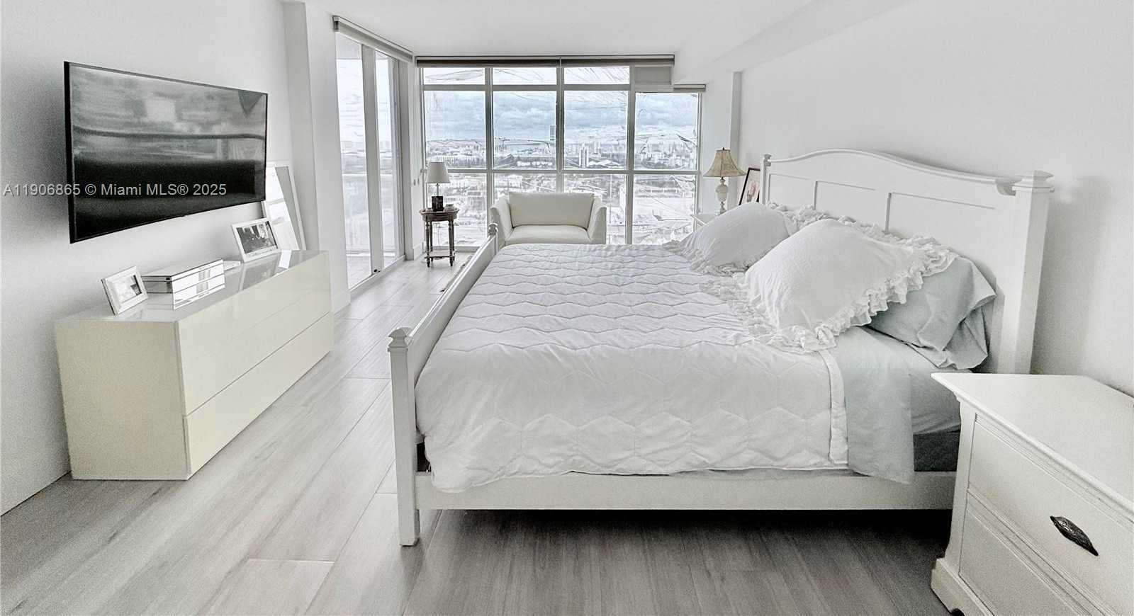 Small Image of 1800 SUNSET HARBOUR DR #2005, Miami Beach Number 12