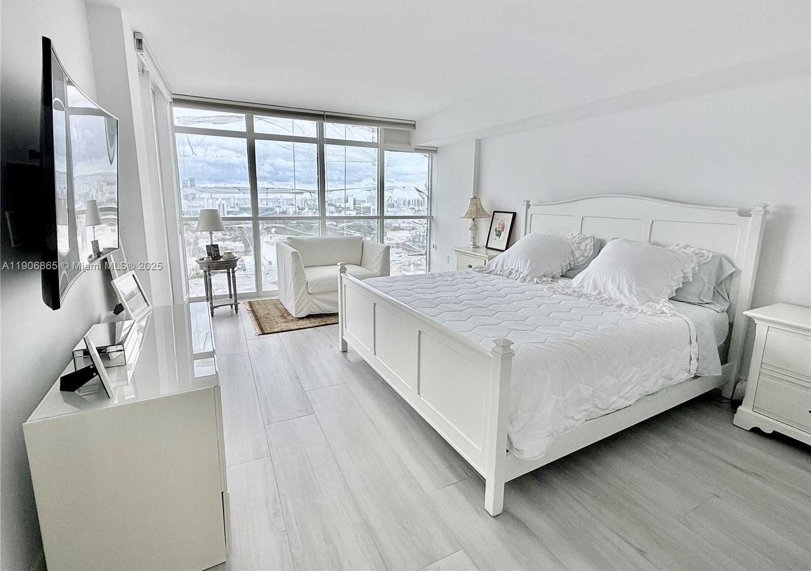 Small Image of 1800 SUNSET HARBOUR DR #2005, Miami Beach Number 14