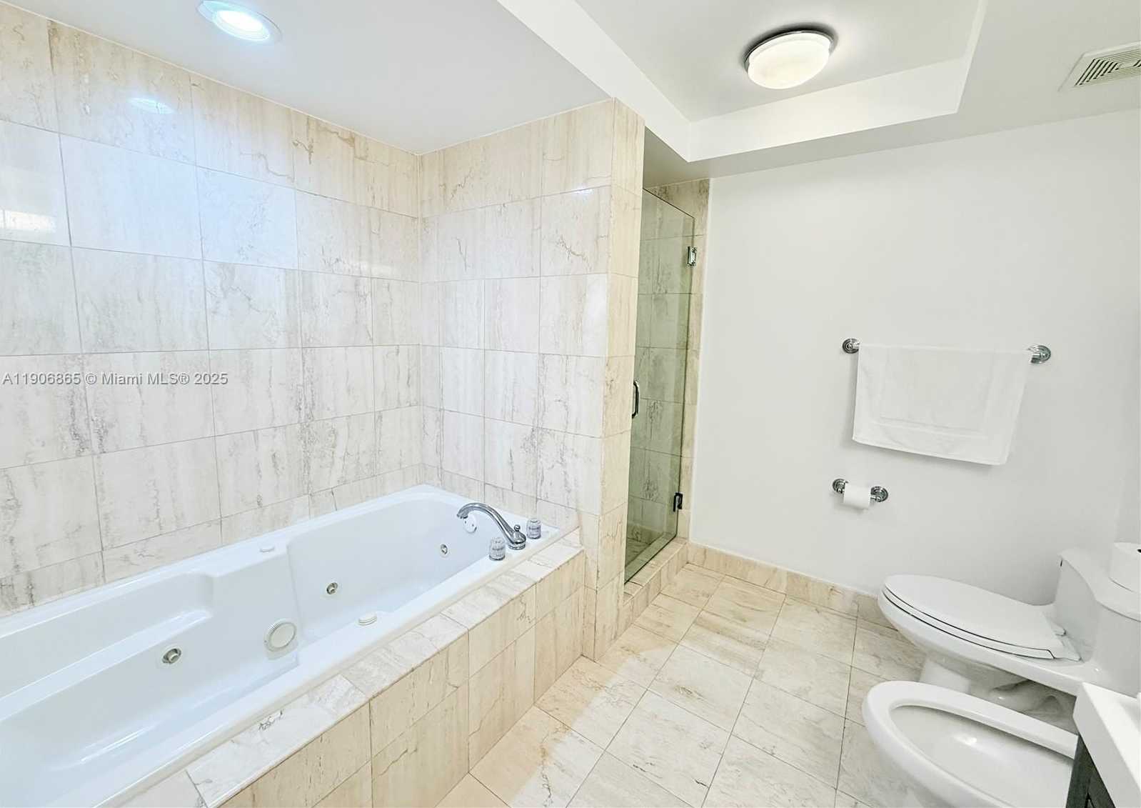 Small Image of 1800 SUNSET HARBOUR DR #2005, Miami Beach Number 15