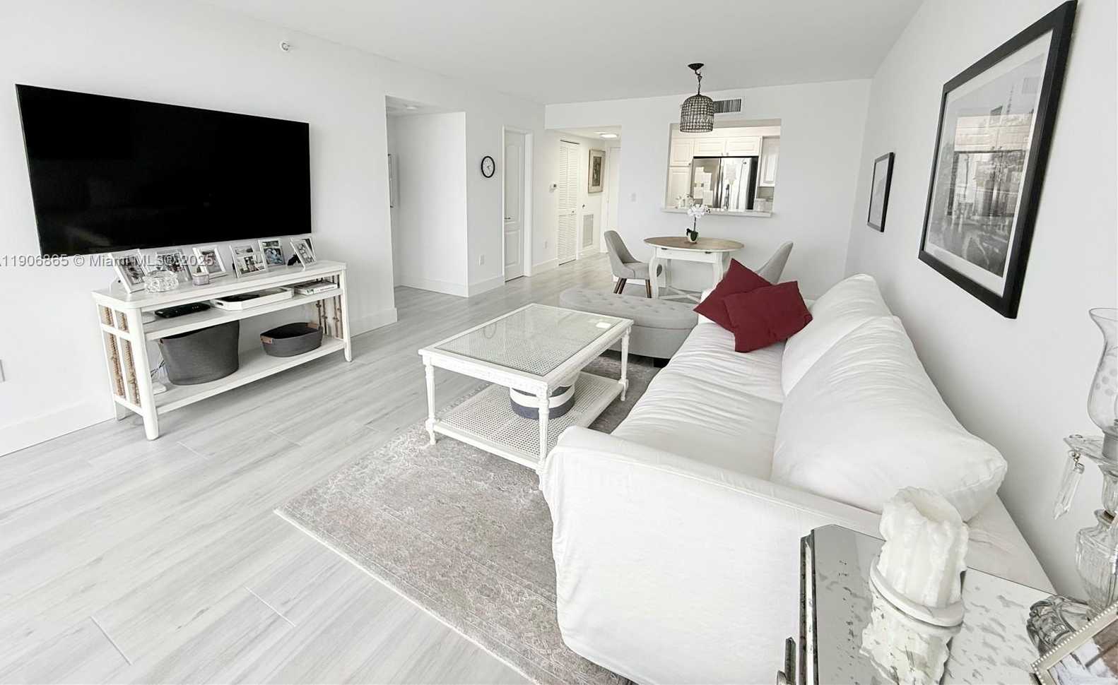 Small Image of 1800 SUNSET HARBOUR DR #2005, Miami Beach Number 3