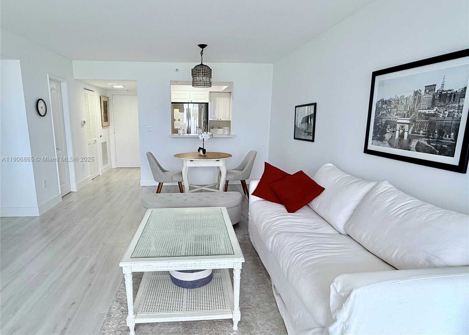 Small Image of 1800 SUNSET HARBOUR DR #2005, Miami Beach Number 5