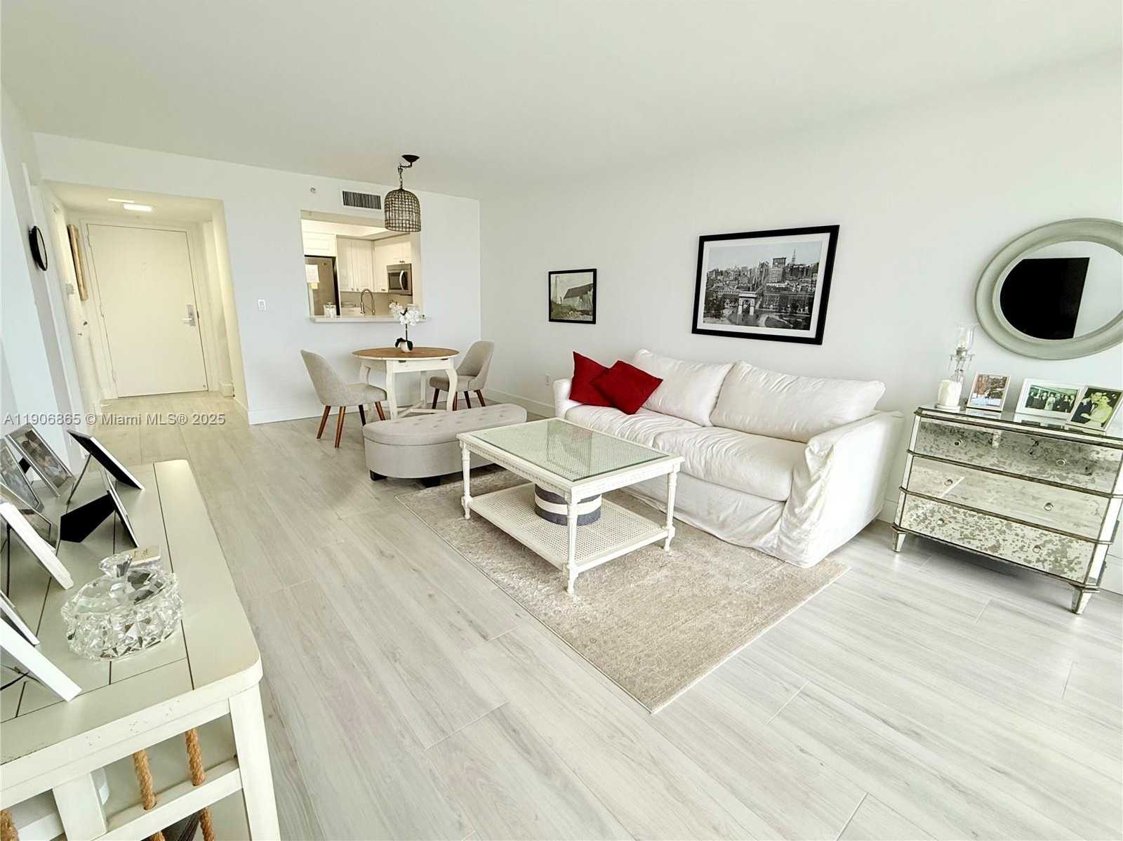 Small Image of 1800 SUNSET HARBOUR DR #2005, Miami Beach Number 6