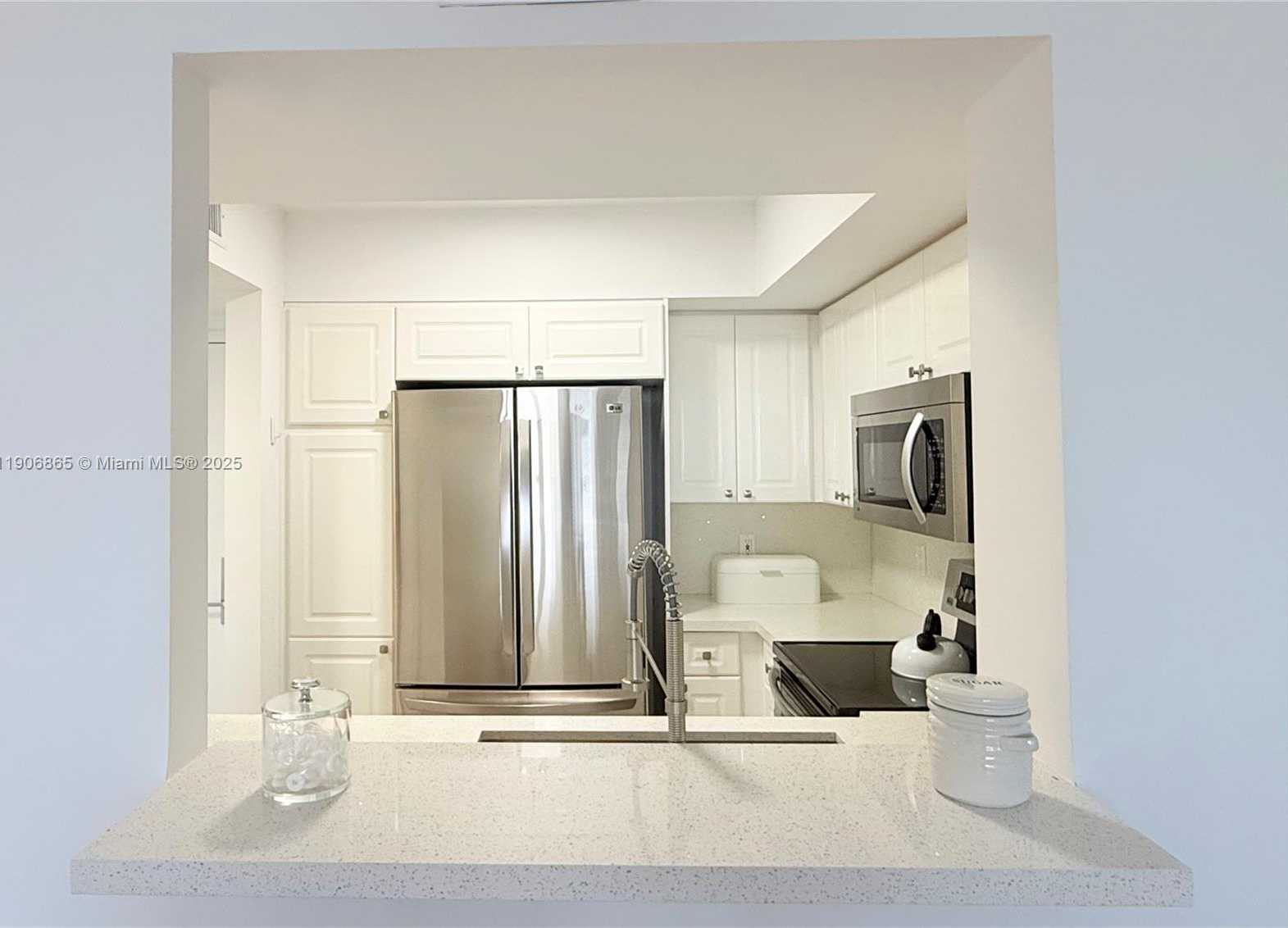 Small Image of 1800 SUNSET HARBOUR DR #2005, Miami Beach Number 7