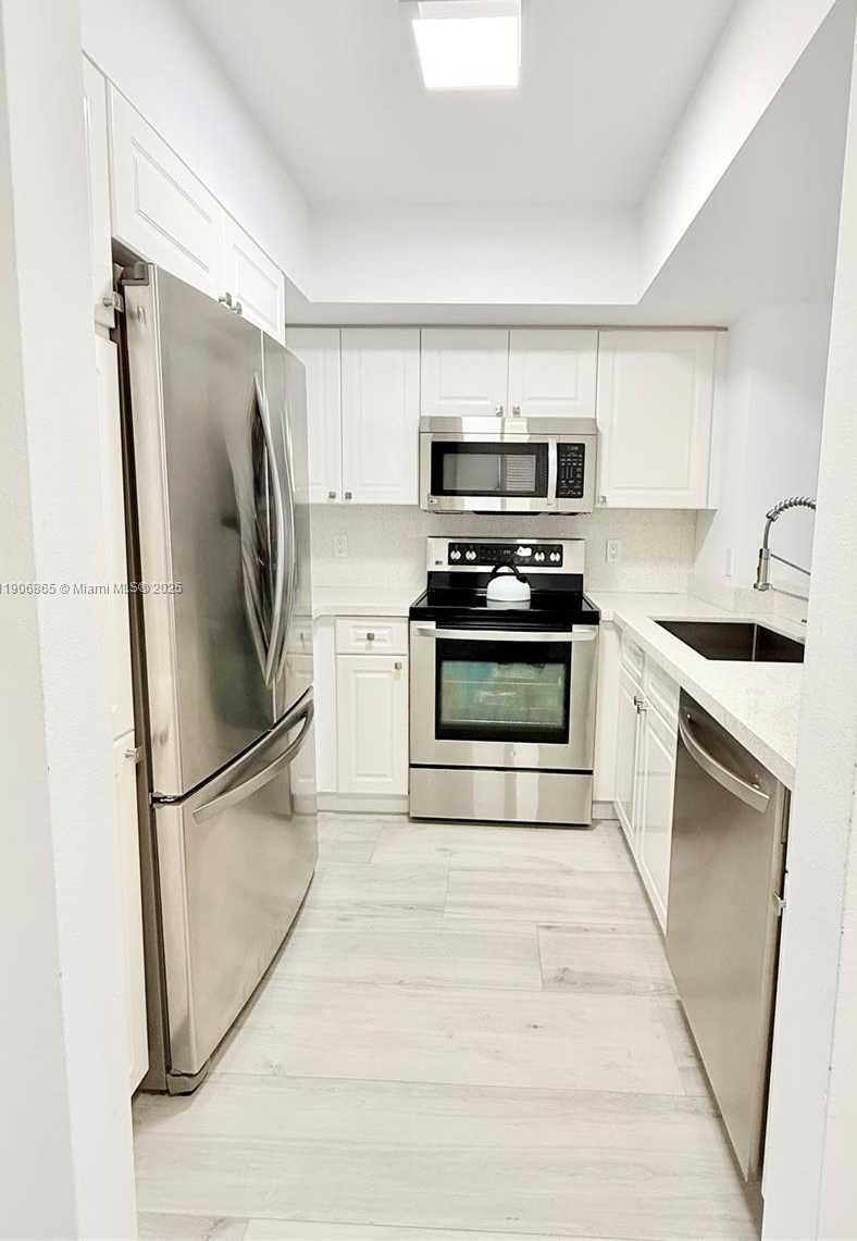 Small Image of 1800 SUNSET HARBOUR DR #2005, Miami Beach Number 8