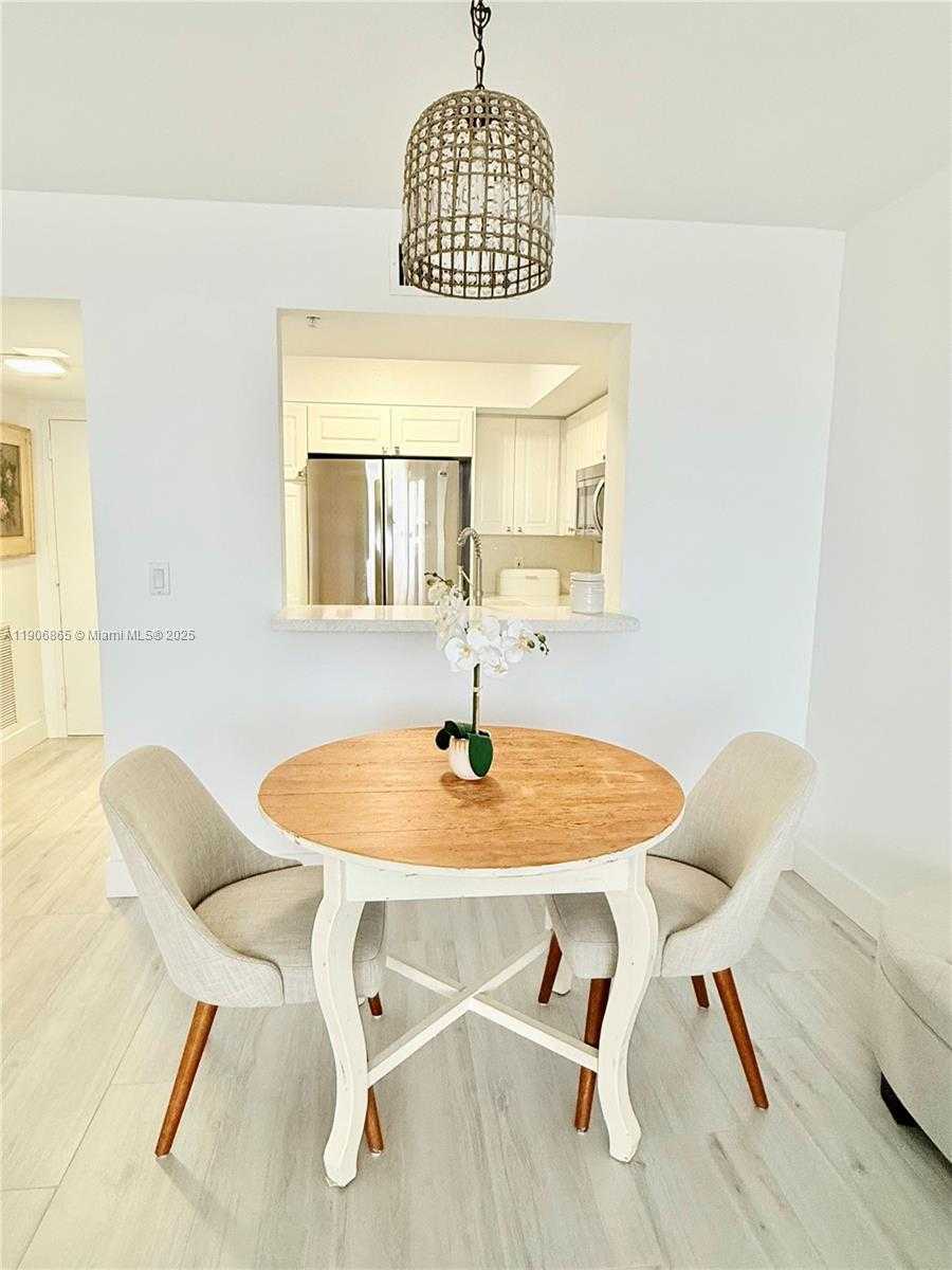 Small Image of 1800 SUNSET HARBOUR DR #2005, Miami Beach Number 9