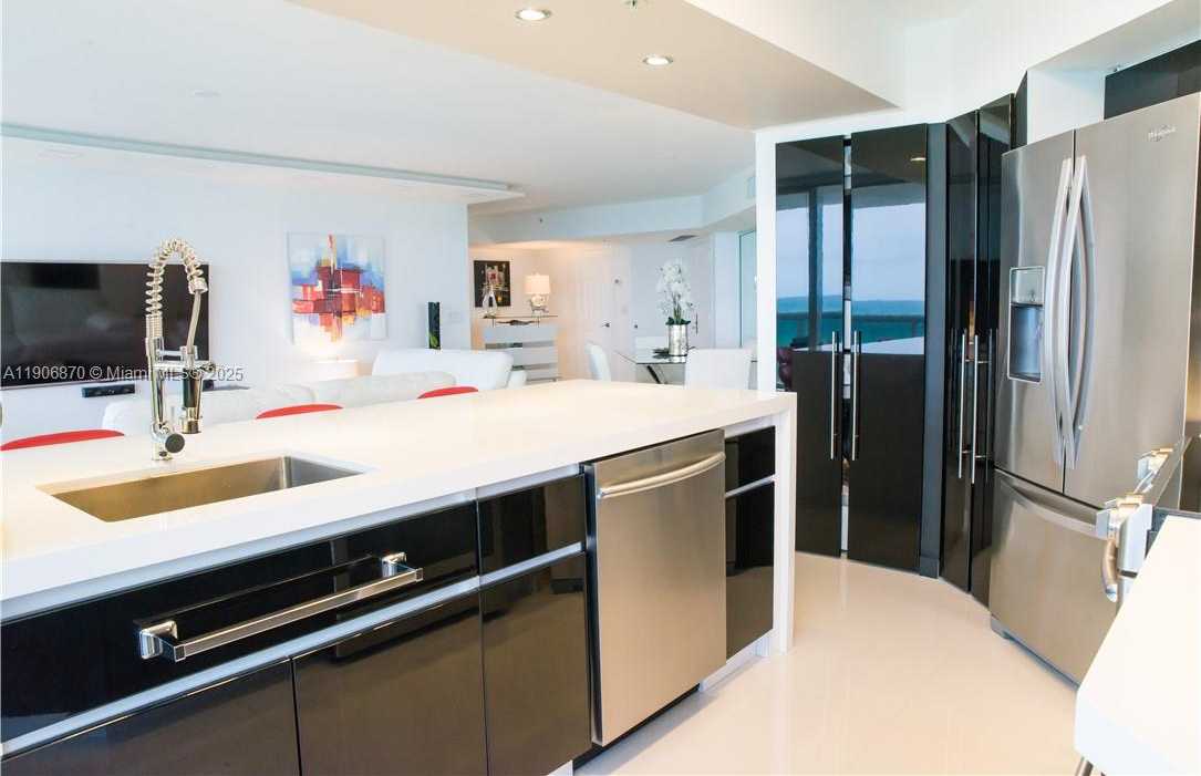 Small Image of 6301 COLLINS AVE #1402, Miami Beach Number 10