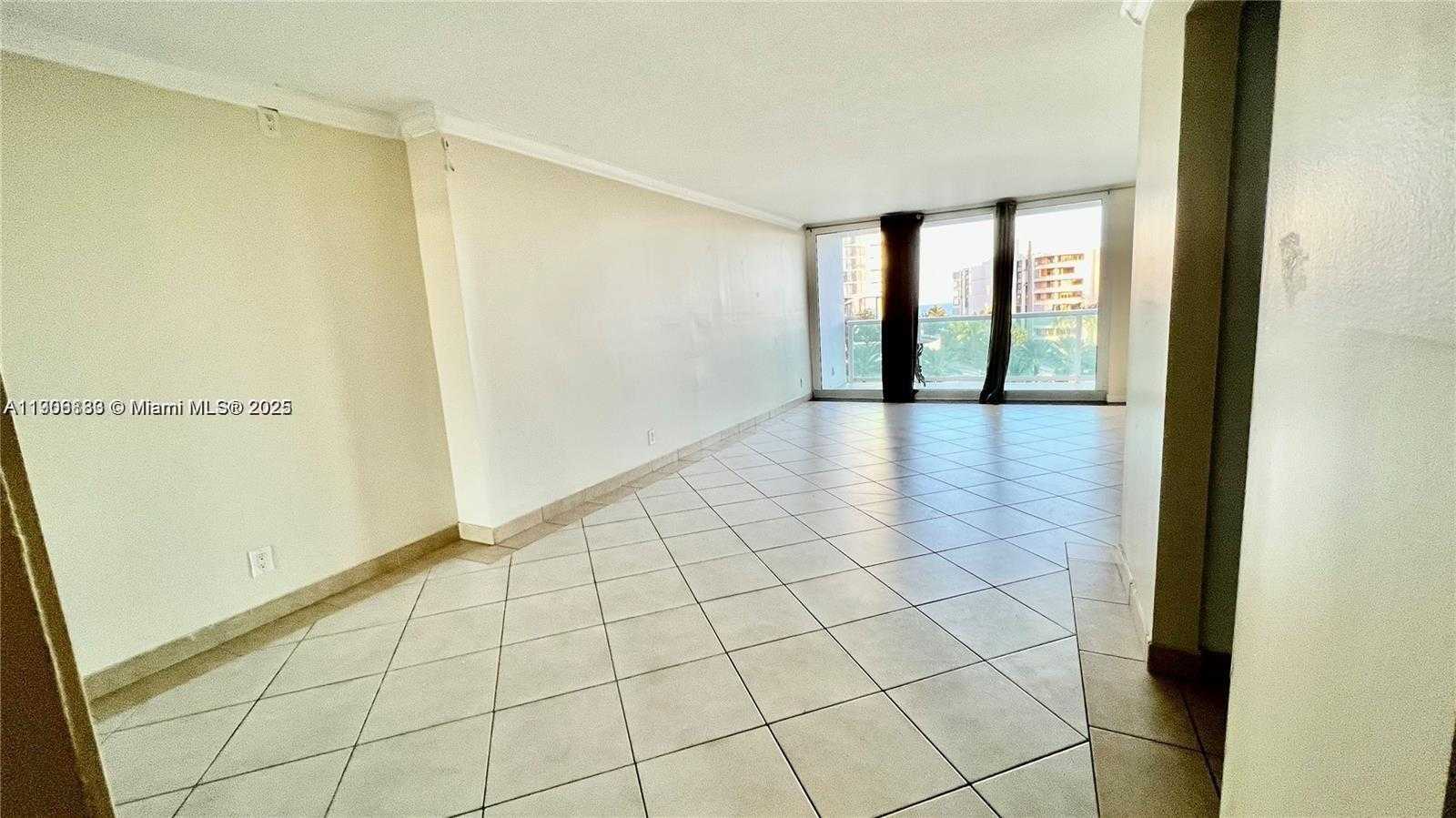 Small Image of 100 BAYVIEW DR #607, Sunny Isles Beach Number 2