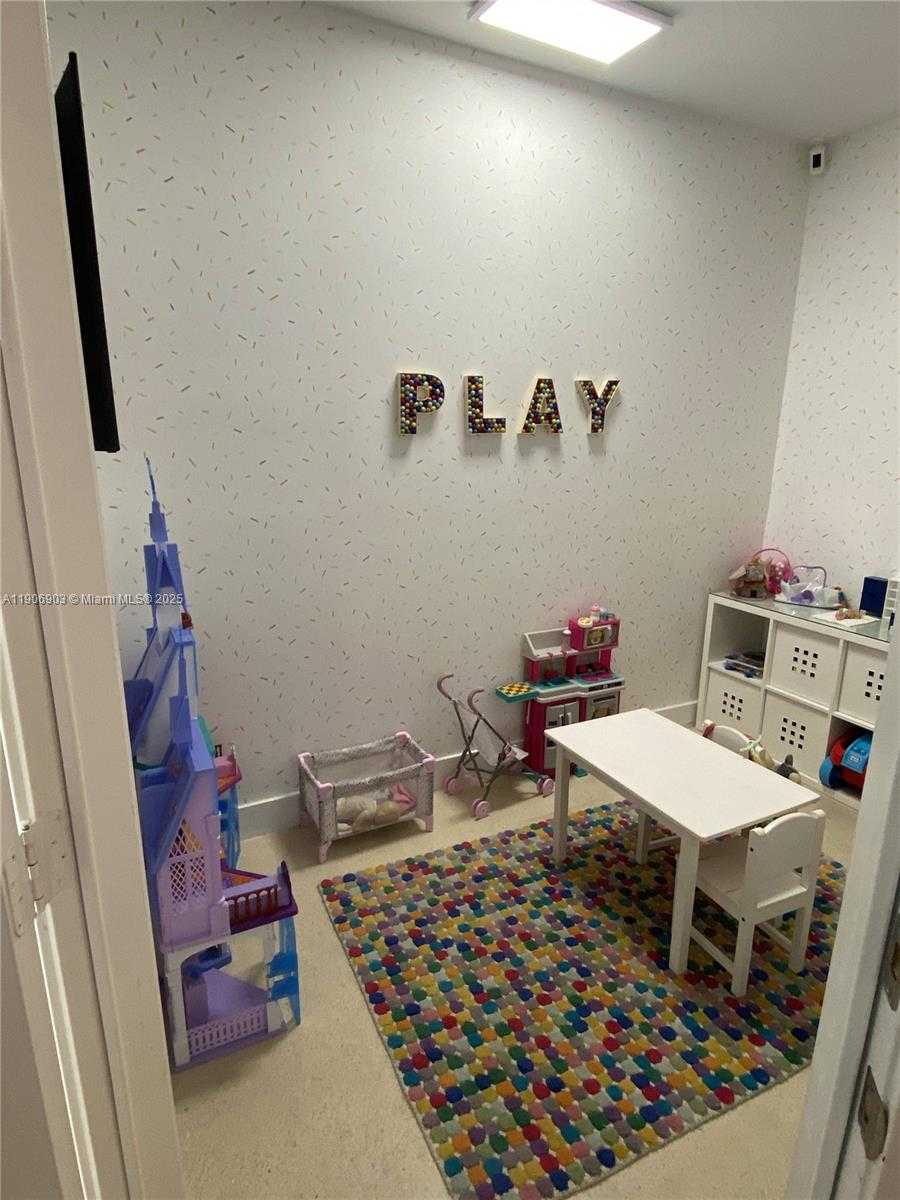 Small Image of 15855 NORTH WEST 90TH CT, Miami Lakes Number 12