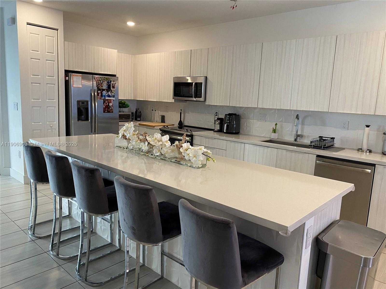 Small Image of 15855 NORTH WEST 90TH CT, Miami Lakes Number 5