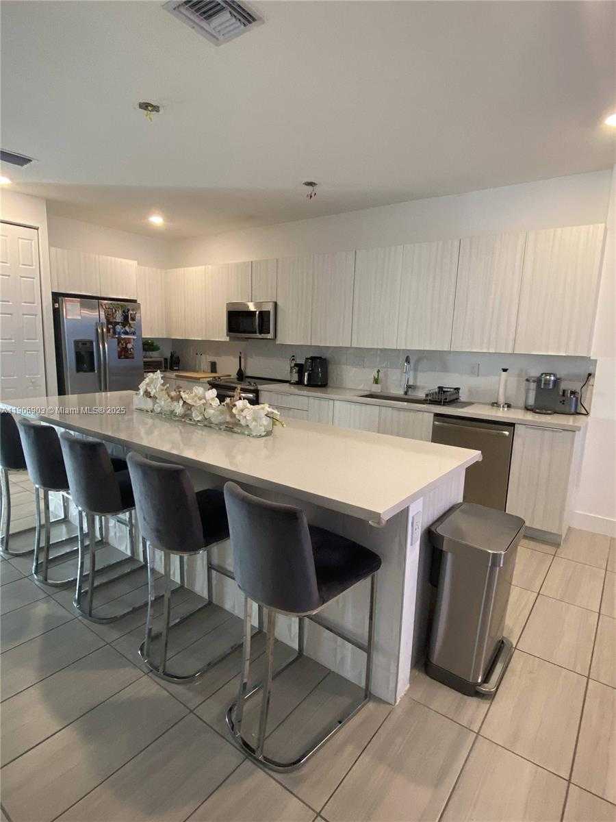 Small Image of 15855 NORTH WEST 90TH CT, Miami Lakes Number 6