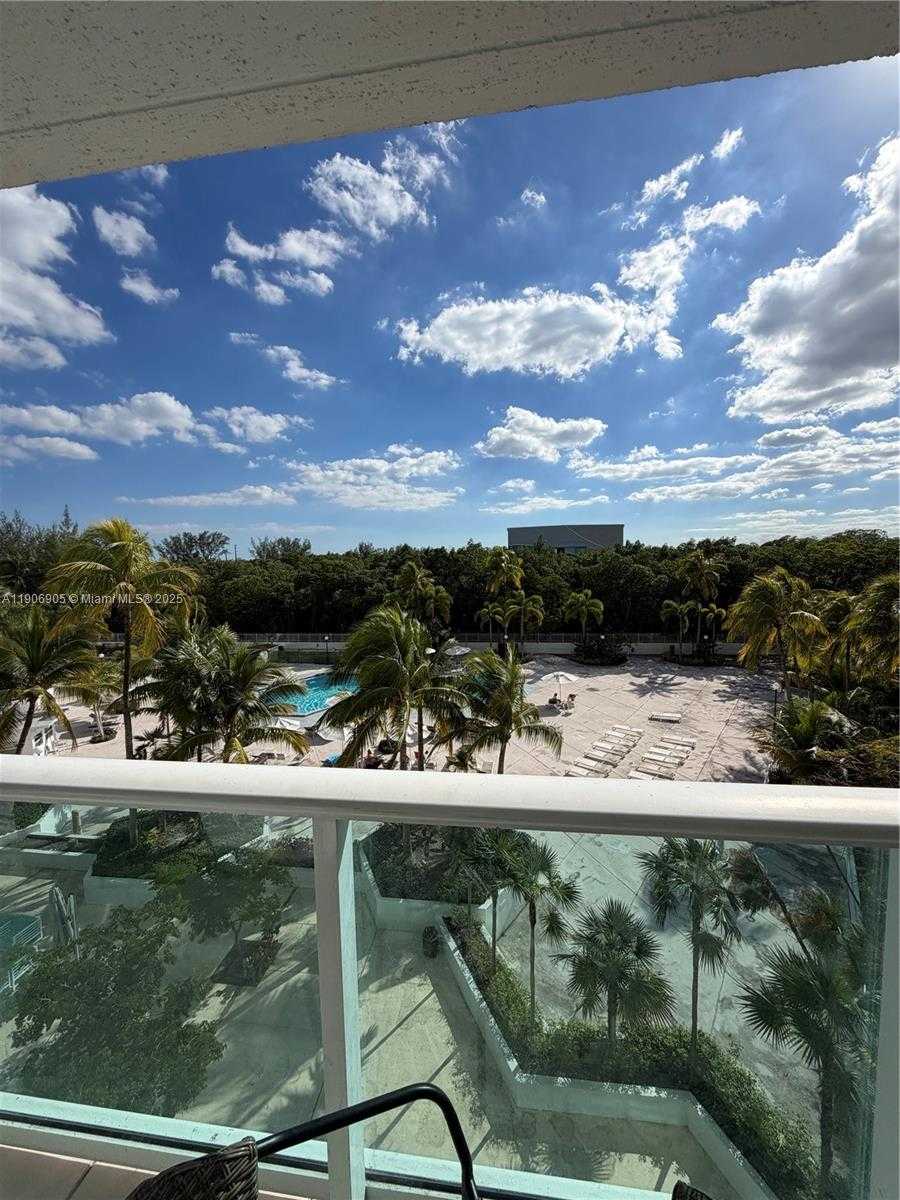 Small Image of 100 BAYVIEW DR #425, Sunny Isles Beach Number 10