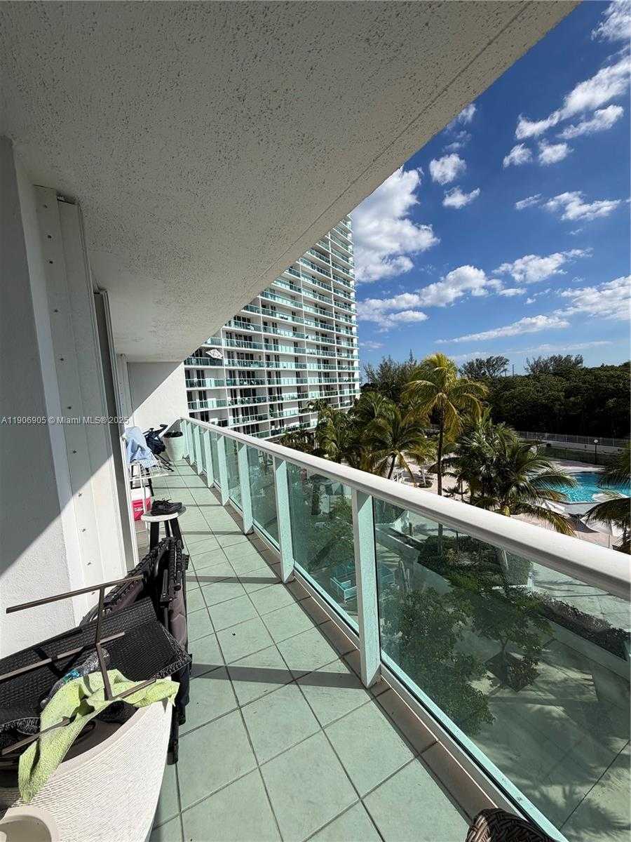 Small Image of 100 BAYVIEW DR #425, Sunny Isles Beach Number 12