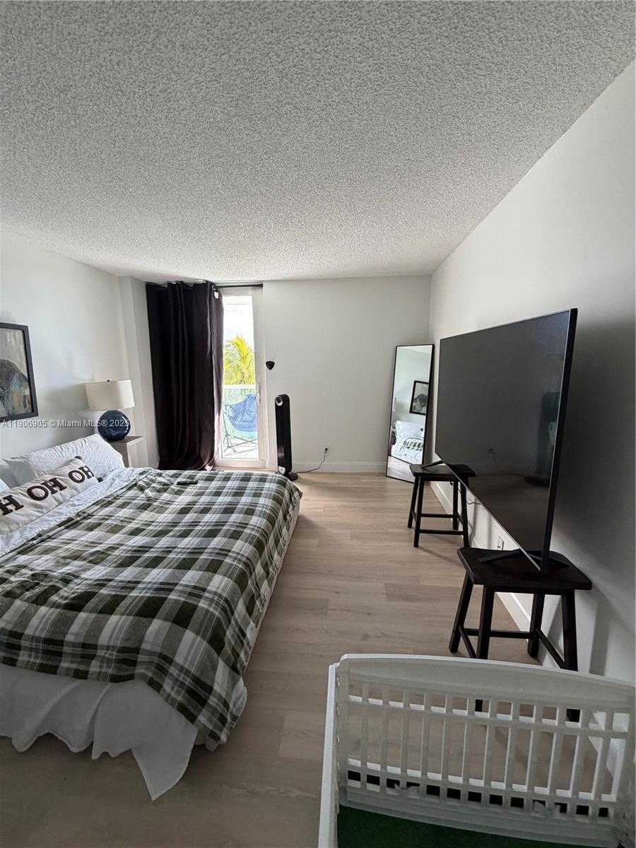 Small Image of 100 BAYVIEW DR #425, Sunny Isles Beach Number 17