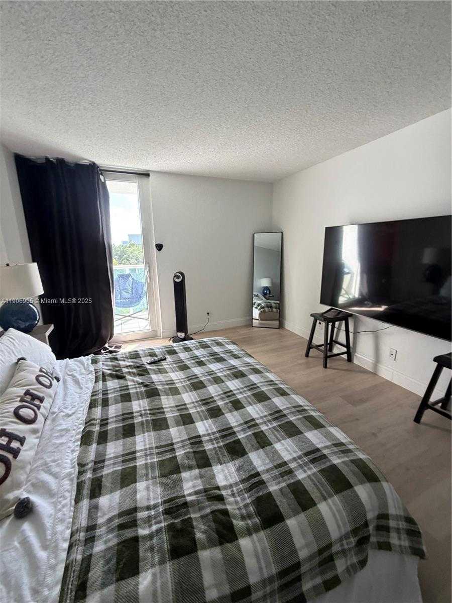 Small Image of 100 BAYVIEW DR #425, Sunny Isles Beach Number 19