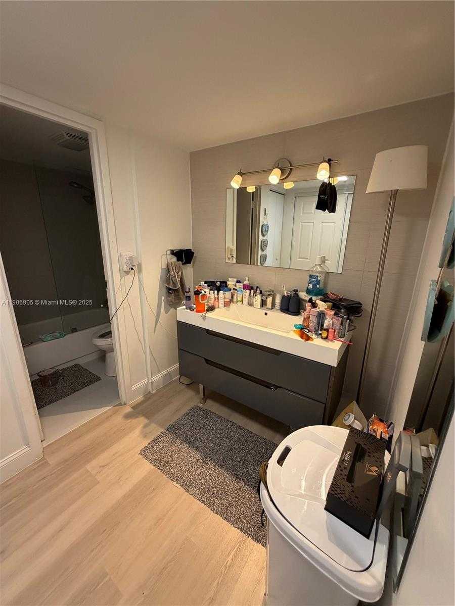 Small Image of 100 BAYVIEW DR #425, Sunny Isles Beach Number 20
