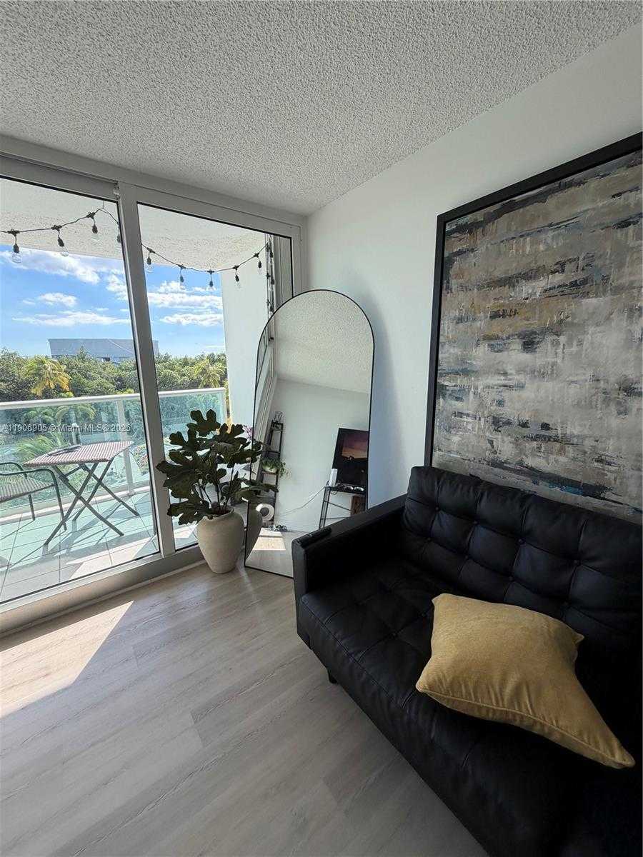 Small Image of 100 BAYVIEW DR #425, Sunny Isles Beach Number 7