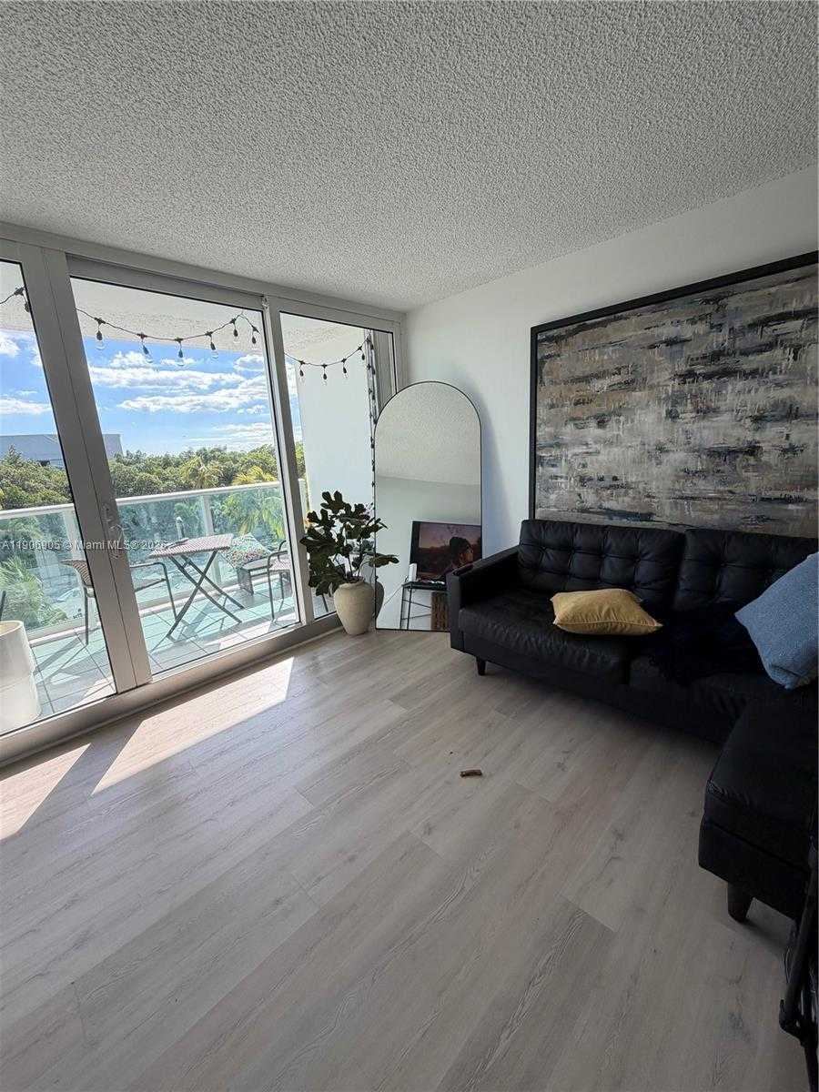 Small Image of 100 BAYVIEW DR #425, Sunny Isles Beach Number 8