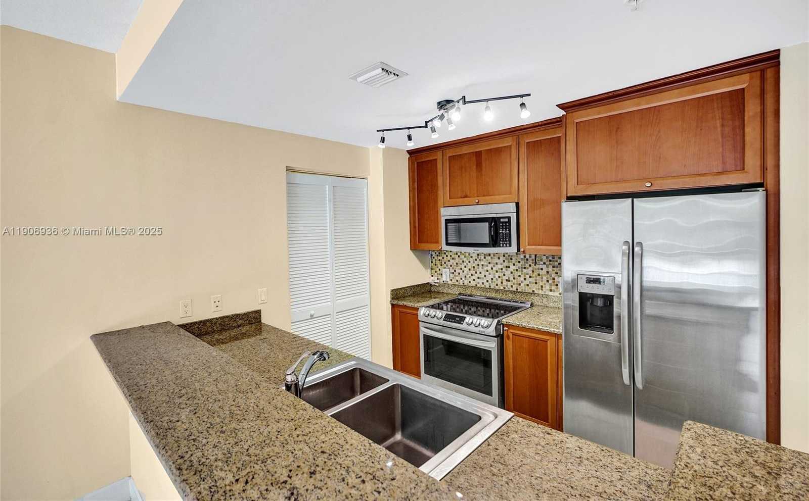 Small Image of 55 MERRICK WAY #619, Coral Gables Number 3