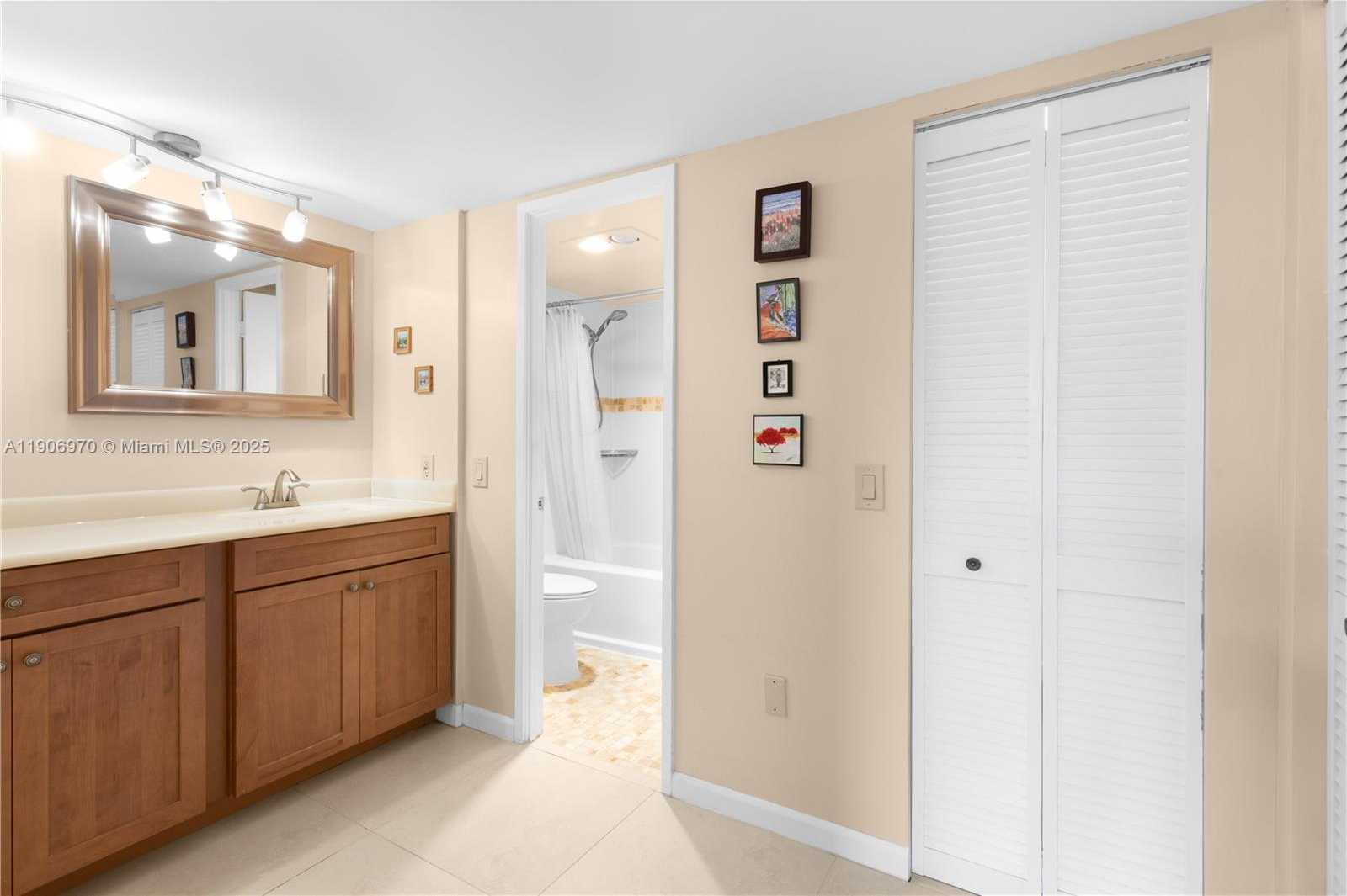 Small Image of 3701 NORTH COUNTRY CLUB DR #1009, Aventura Number 11