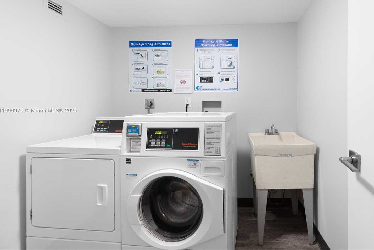 Small Image of 3701 NORTH COUNTRY CLUB DR #1009, Aventura Number 27